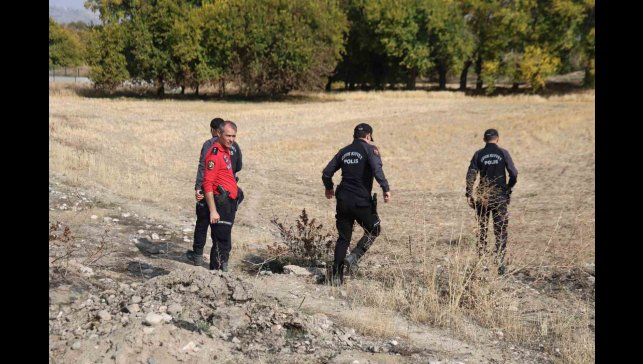 Vali Hatipoğlu kaybolan çocuğun arandığı alanda incelemelerde bulundu