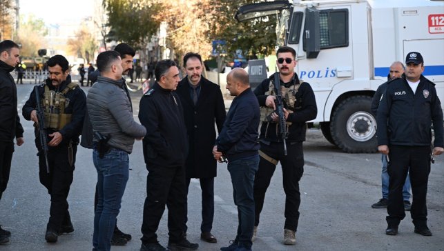 Kars'ta 6 yaşındaki çocuğun maganda kurşunuyla ölümüne ilişkin olay yerinde keşif yapıldı