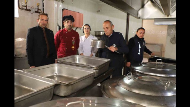 Zabıta, okul mutfaklarını mercek altına aldı