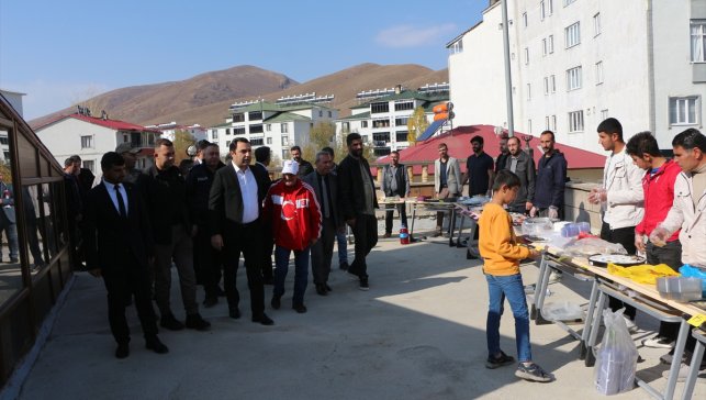 Karlıova'da Gazze yararına kermes düzenlendi