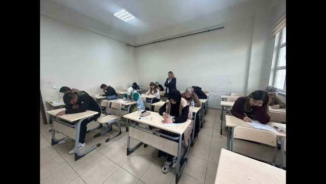 Vanlı öğrenciler ve yetişkinler kitap okuma yarışmasında buluştu