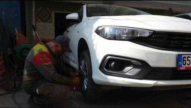 Kış lastiği zorunluluğu öncesi lastikçilerde yoğunluk