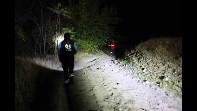 Elazığ'da kayıp otizmli çocuğu arama çalışmaları 72. saatte de gece boyunca sürüyor