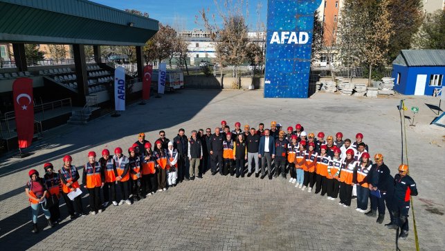 AFAD gönüllüsü 350 üniversite öğrencisi, zorlu eğitimlerle göreve hazırlanıyor