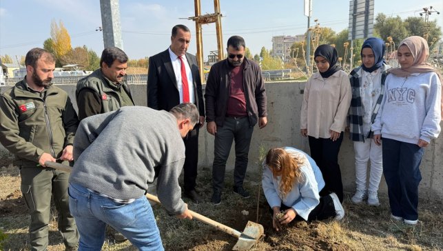 Bulanık'ta fidan dikim etkinliği yapıldı