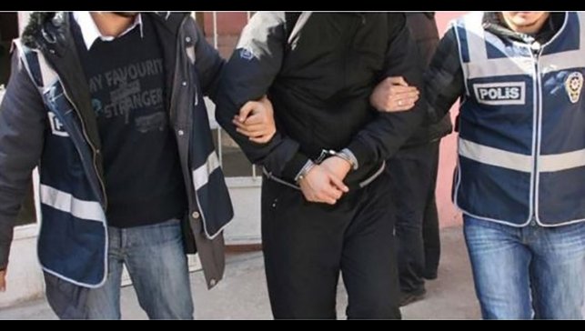 Erzurum'da dolandırıcılık suçundan aranan 2 şahıs İstanbul ve İzmir'de yakalandı