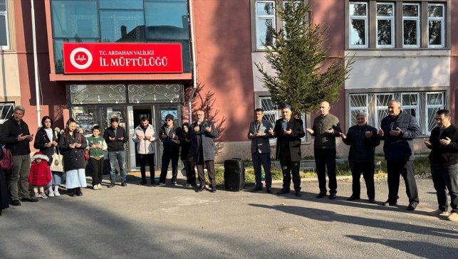 Ardahan'da 20 kişi umreye uğurlandı