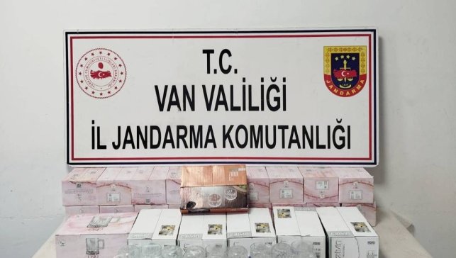 Van'da gümrük kaçağı sigara ve malzeme ele geçirildi