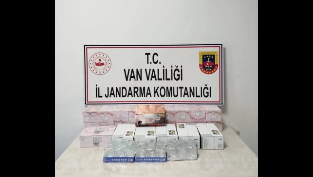Van'da çok sayıda kaçak eşya ve gıda ele geçirildi