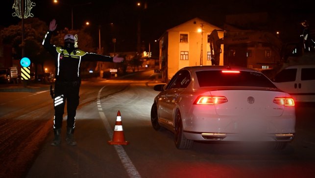 Hakkari'de "genel asayiş uygulaması" yapıldı