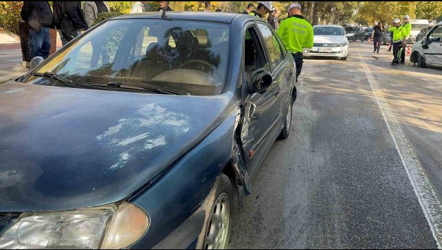 Elazığ'da trafik kazası: Hafif ticari araç ile otomobil çarpıştı
