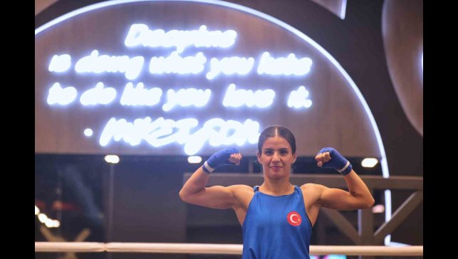 Vanlı sporcu Evin Erginoğuz, Türkiye'ye altın madalya getirdi