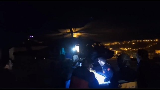 Yüksekten düşen genç, jandarma helikopteriyle kurtarıldı