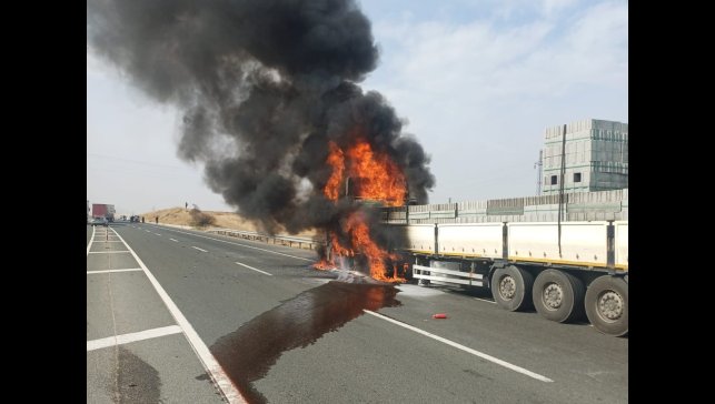 Malatya-Elazığ Karayolu'nda tır yangını