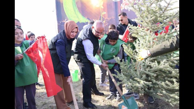 Ağrı'da binlerce fidan toprakla buluştu