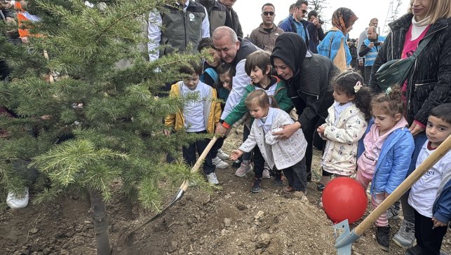 Elazığ, Şırnak ve Bingöl'de fidanlar toprakla buluşturuldu