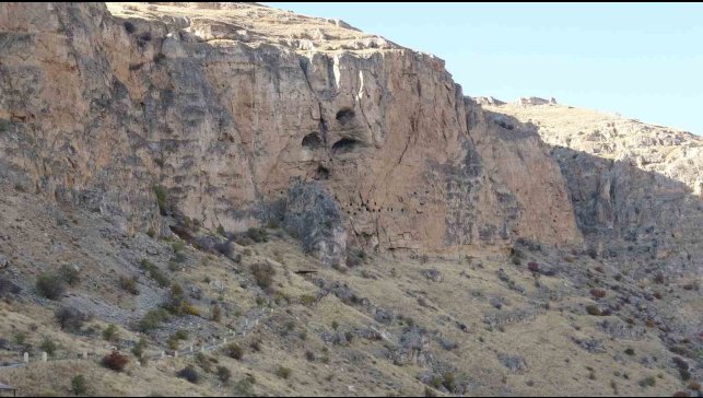 Tarihi Ansır Mağaraları korku mağarasına dönüştü