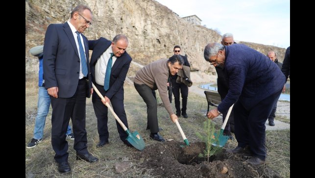 Ardahan'da ağaç dikme etkinliği düzenlendi