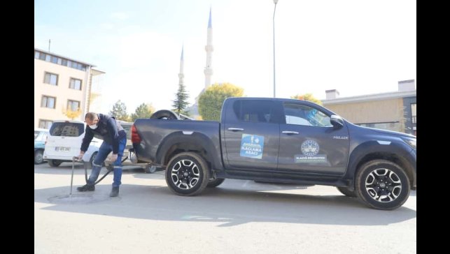 Elazığ'da ilaçlama çalışmaları sürüyor