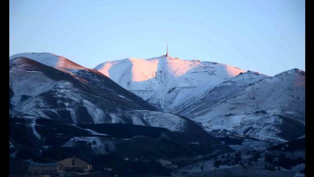 Erzurum'a kar geliyor
