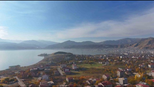 Tatvan'da sonbaharın büyüleyici renkleri görüntülendi