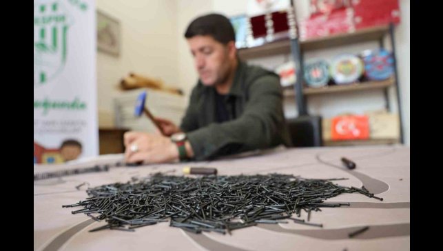 Hobisini sanata dönüştürdü, 500'ü aşkın eseriyle Türkiye'nin sayılı filografi ustalarından biri oldu