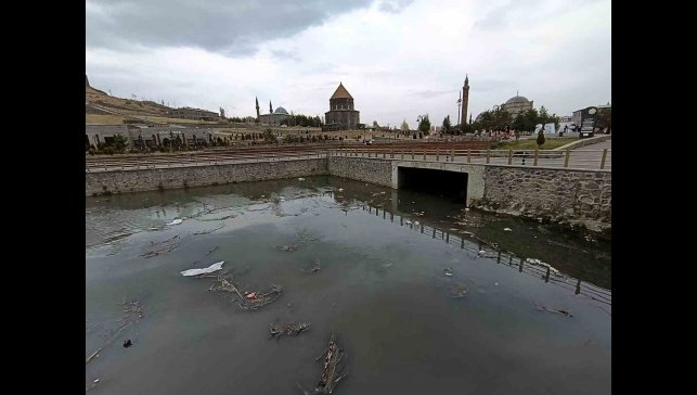 Kars Çayı alarm veriyor