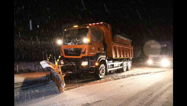 Erzincan'ın yüksek kesimlerinde kar yağışı etkili oldu