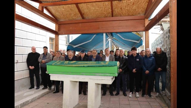 Eski belediye başkanı dualarla uğurlandı