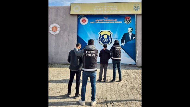 Kars'ta kesinleşmiş hapis cezası bulunan 2 kişi yakalandı