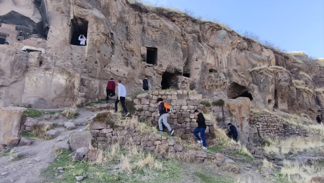 "Maziden Atiye" programına katılan öğrenciler, Doğu'daki doğal güzellikleri ve tarihi yapıları gezdi