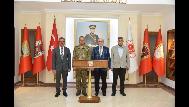 Başkan Dumandağ, Kolordu Komutanı Durmaz ile bir araya geldi