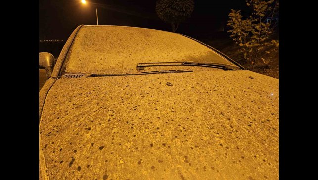 Elazığ'da toz taşınımı yağışla birleşti, adeta çamur yağdı