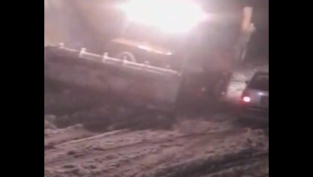 Malatya'da yoğun kar yağışı etkili oldu, çok sayıda araç yolda kaldı