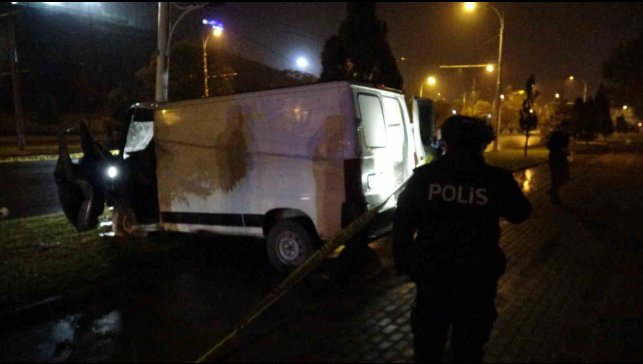 Malatya'da aydınlatma direğine çarpan minibüs sürücüsü hayatını kaybetti