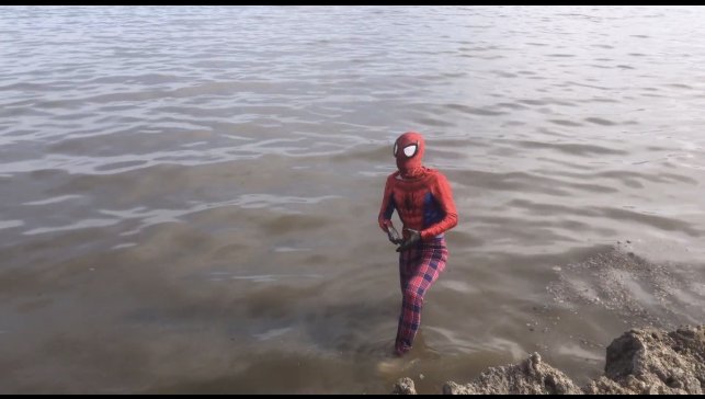 İzmirli Spiderman'den Van Gölü'ne dikkat çeken dalış