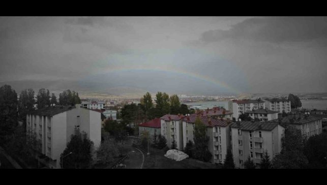Tatvan'da yağmur sonrası gökkuşağı