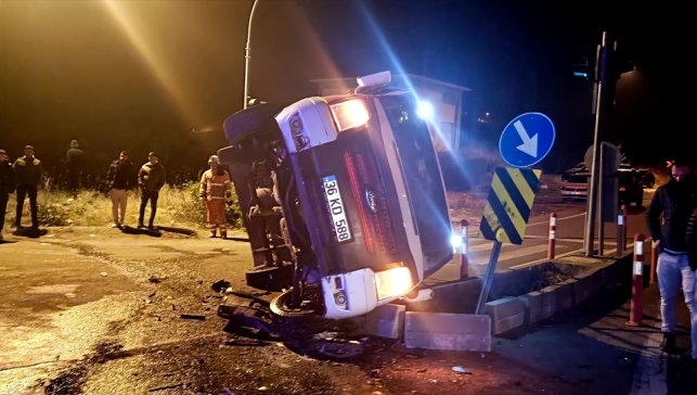 Kars'ta kamyonet ile pikabın çarpıştığı kazada 3 kişi yaralandı