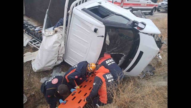 Elazığ'da pikap şarampole uçtu: 2 yaralı