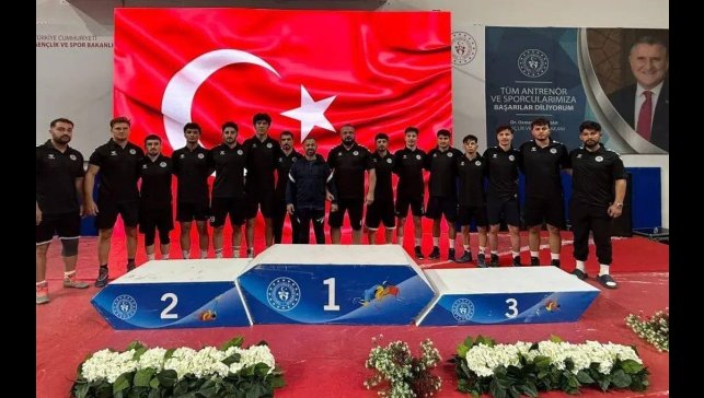 Grekoromen güreşte Erzincan ekibi yarı finale çıktı