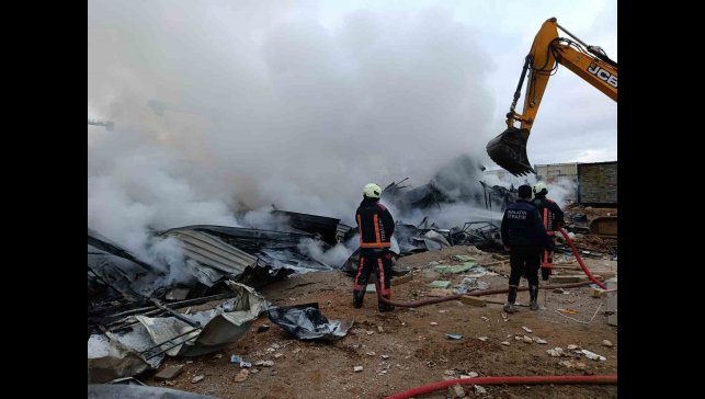 Malatya'da inşaat işçilerinin kaldığı şantiyede yangın