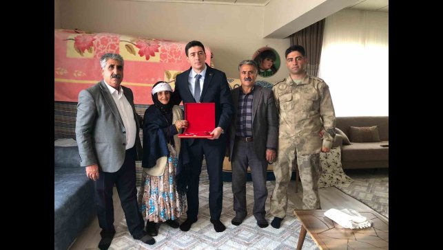 Kaymakam Erdoğan'dan şehit ailesine ziyaret