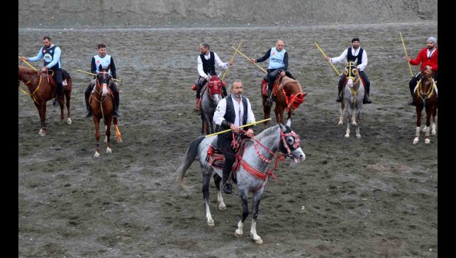 Atlı sporun asırlık geleneği Erzincan'da sürdürülüyor