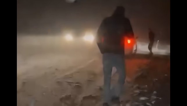 Yüksekova-Şemdinli kara yolunda tipi ve fırtınada mahsur kalanları ekipler kurtardı