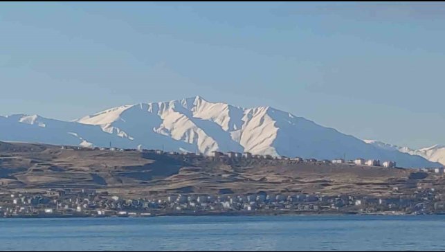 Artos Dağı beyaz gelinliğini giydi