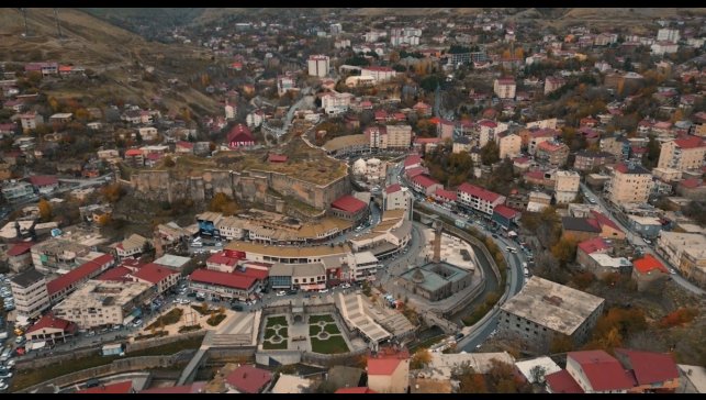 Bitlis'in tarihi çarşısı sonbaharın eşsiz renkleriyle görüntülendi