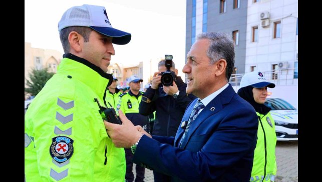 Bingöl'de trafik ekiplerine yüz tanıma sistemine sahip 90 yaka kamerası tahsis edildi