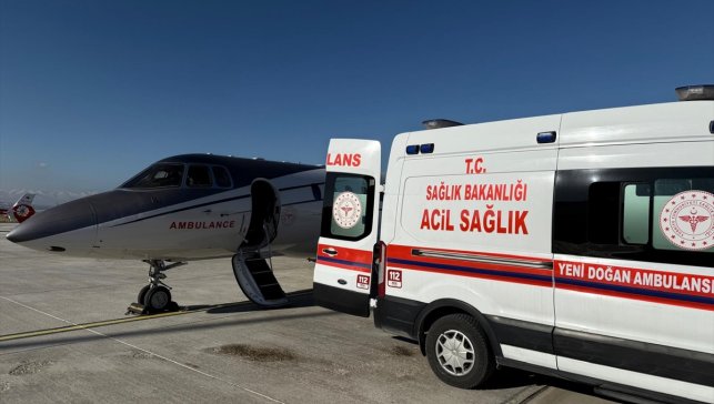 Van'da tedavi altındaki bebek ambulans uçakla İstanbul'a sevk edildi