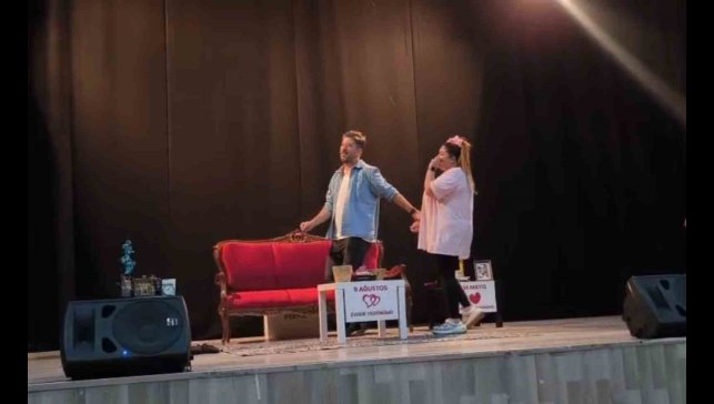 Ağrı'da "Ruh öküzüm" tiyatro oyunu sahnelendi