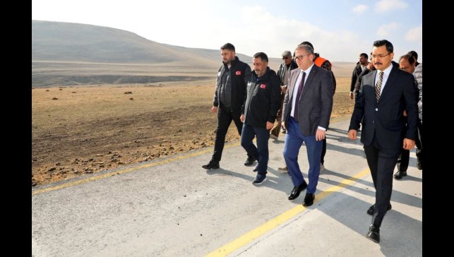 Geçit köyü beton yola kavuştu